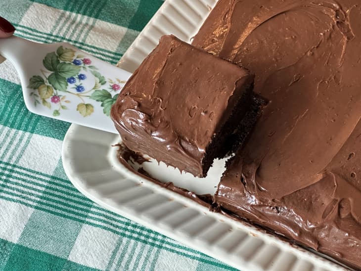 I Tried Dolly Partons Newest Favorite Chocolate Cake Mix From Duncan