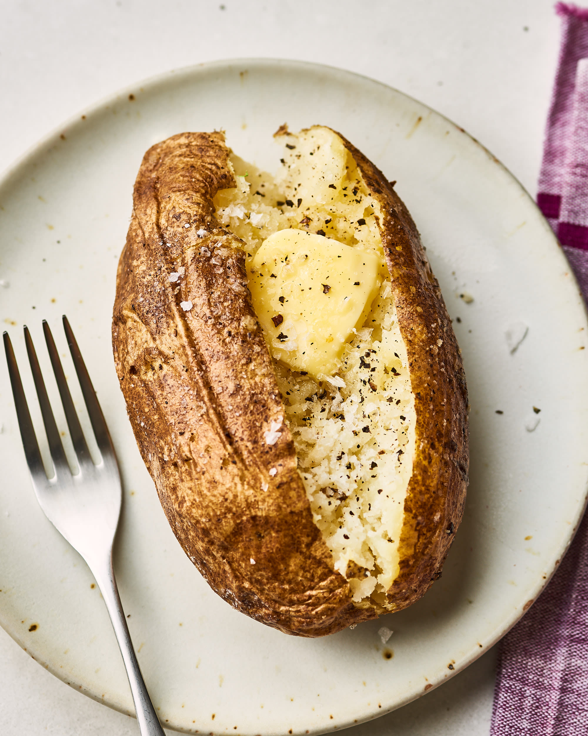 Microwave Baked Potato Recipe (Quick & Easy)