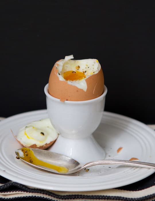 Soft-boiled eggs and egg cups – Food Science Institute