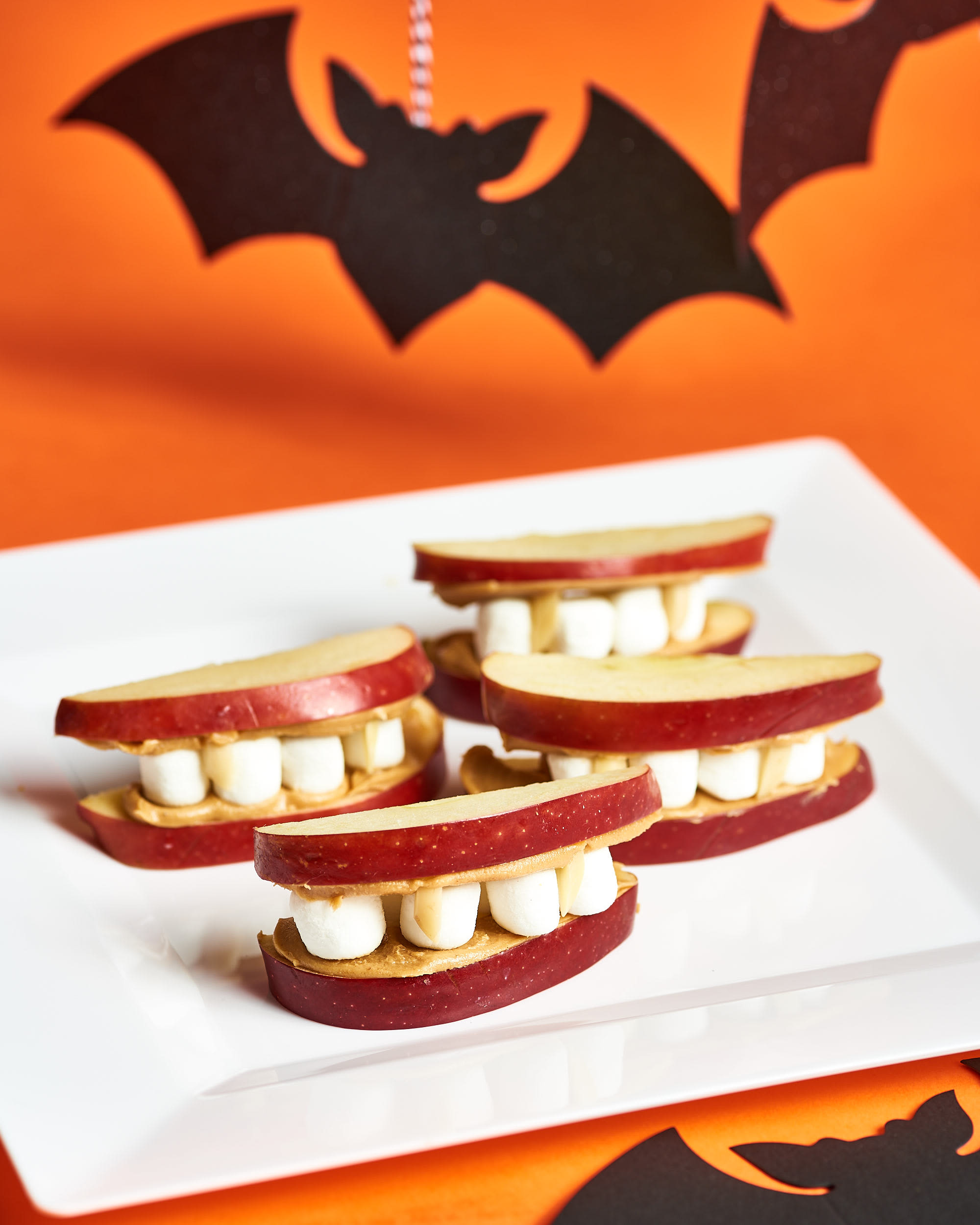ドクロ(♡)★ワッフル★ハロウィン Dracula Teeth Apple Halloween Snack Recipe | The Kitchn