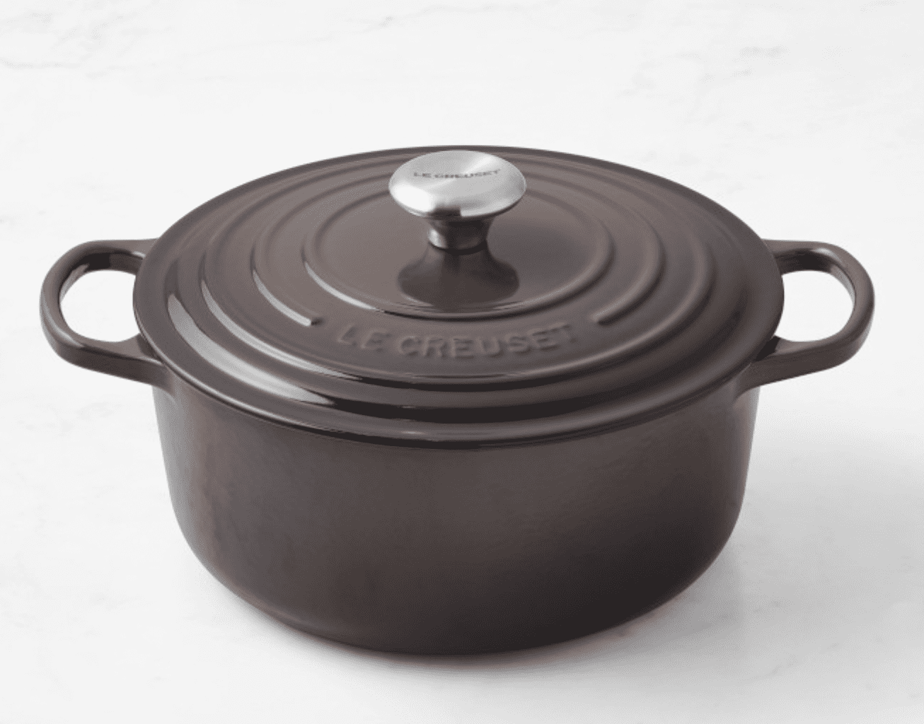 http://cdn.apartmenttherapy.info/image/upload/v1675274728/commerce/LC-Signature-Round-Dutch-Oven.png