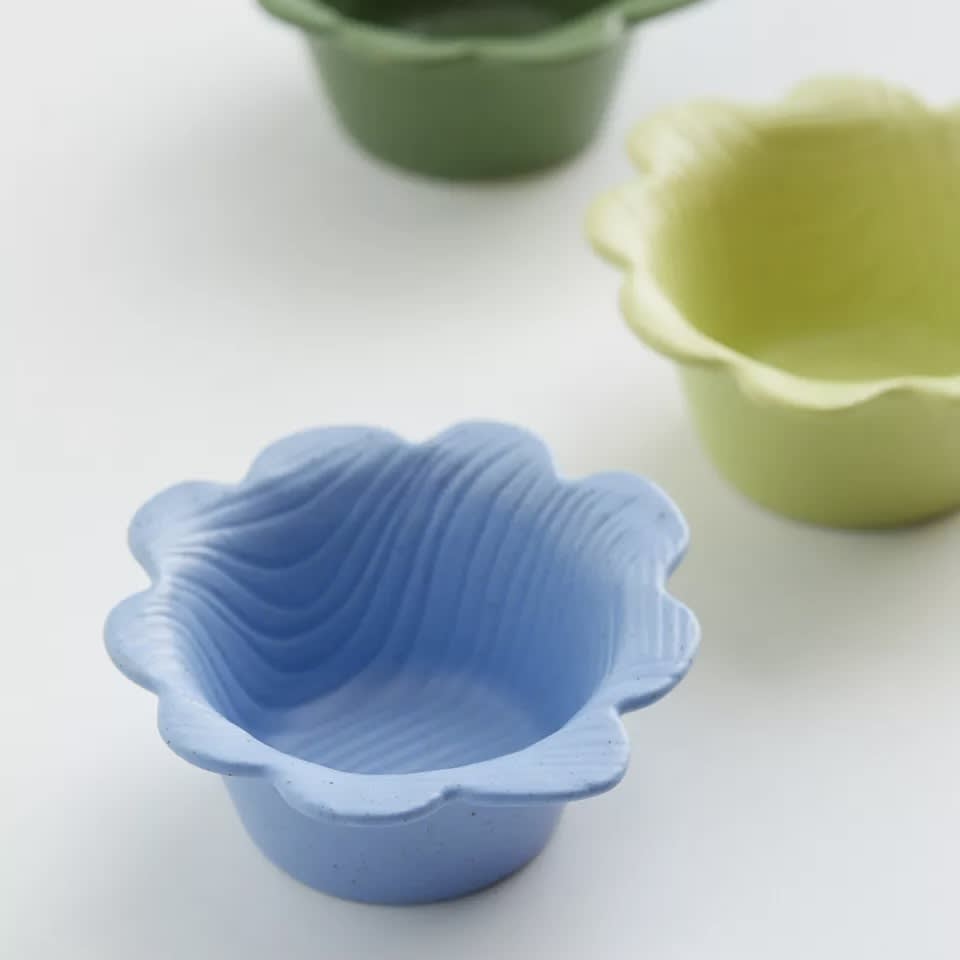 http://cdn.apartmenttherapy.info/image/upload/v1688401357/commerce/Stacking-Daisy-Ramekin-Bowl-urban-outfitters.jpg