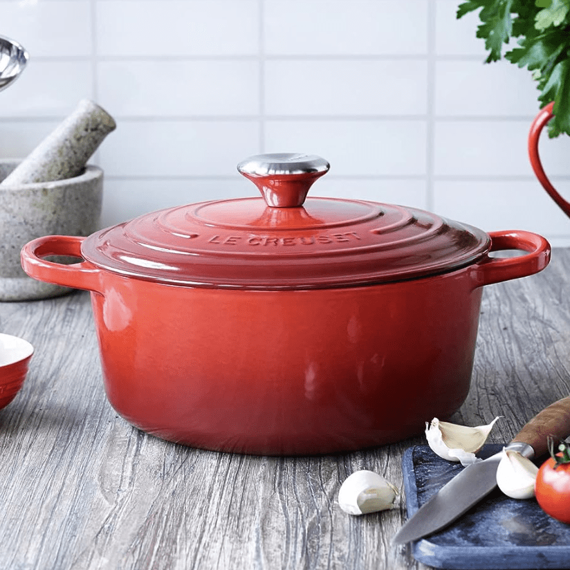 http://cdn.apartmenttherapy.info/image/upload/v1696261447/commerce/Amazon-Le-Creuset-Round-Dutch-Oven.png