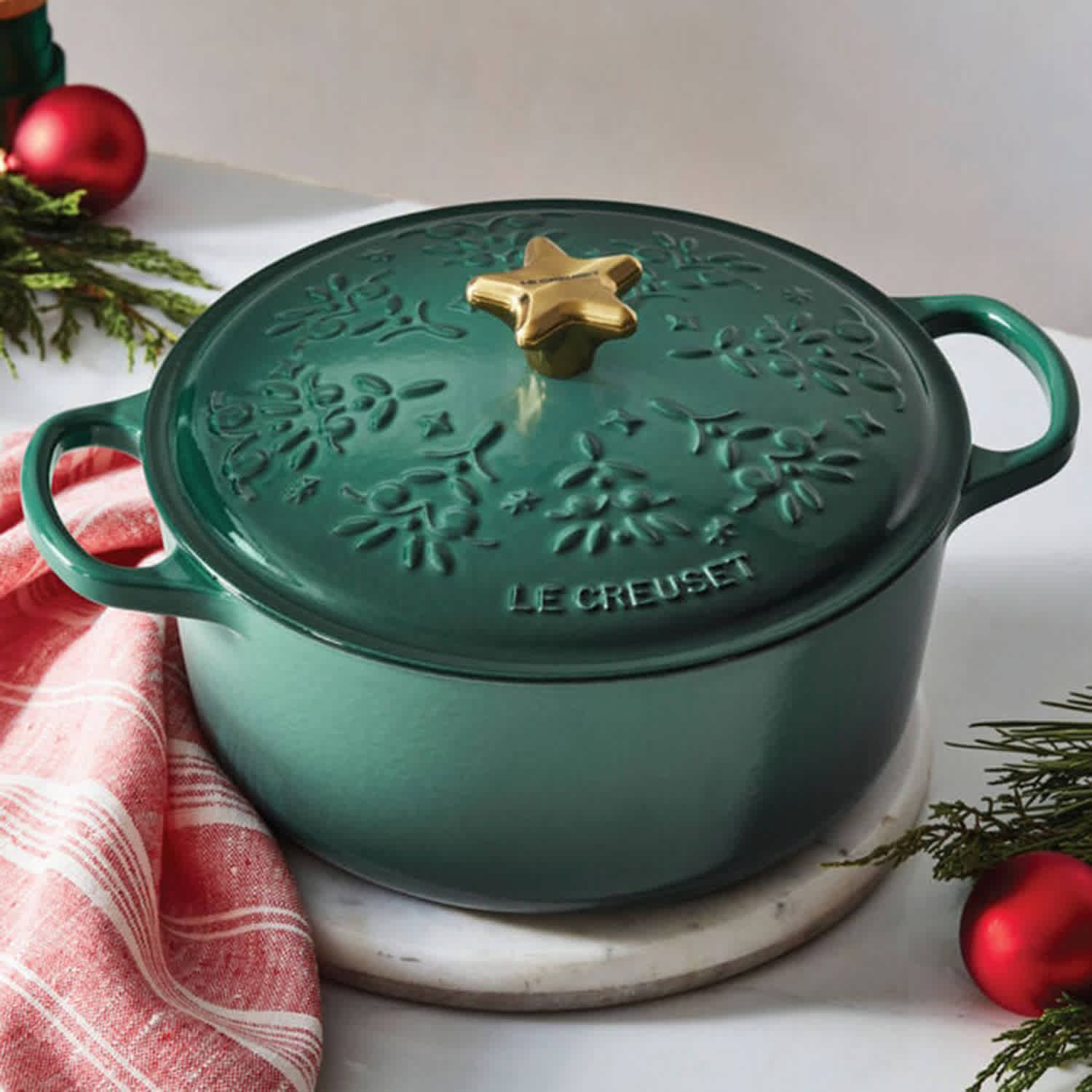 週末セール！！LE CREUSET レッド 約24cm Le Creuset - 4.2L Cherry Red / Cerise French/ Dutch Oven (24cm