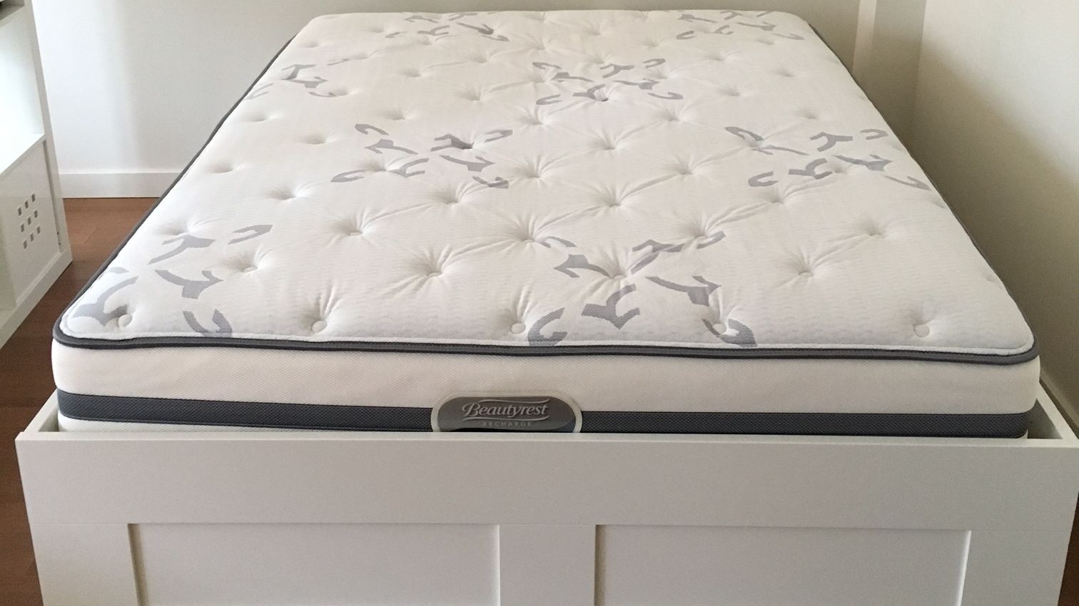 Simmons Beautyrest Plush Mattress Queen Size Apartment