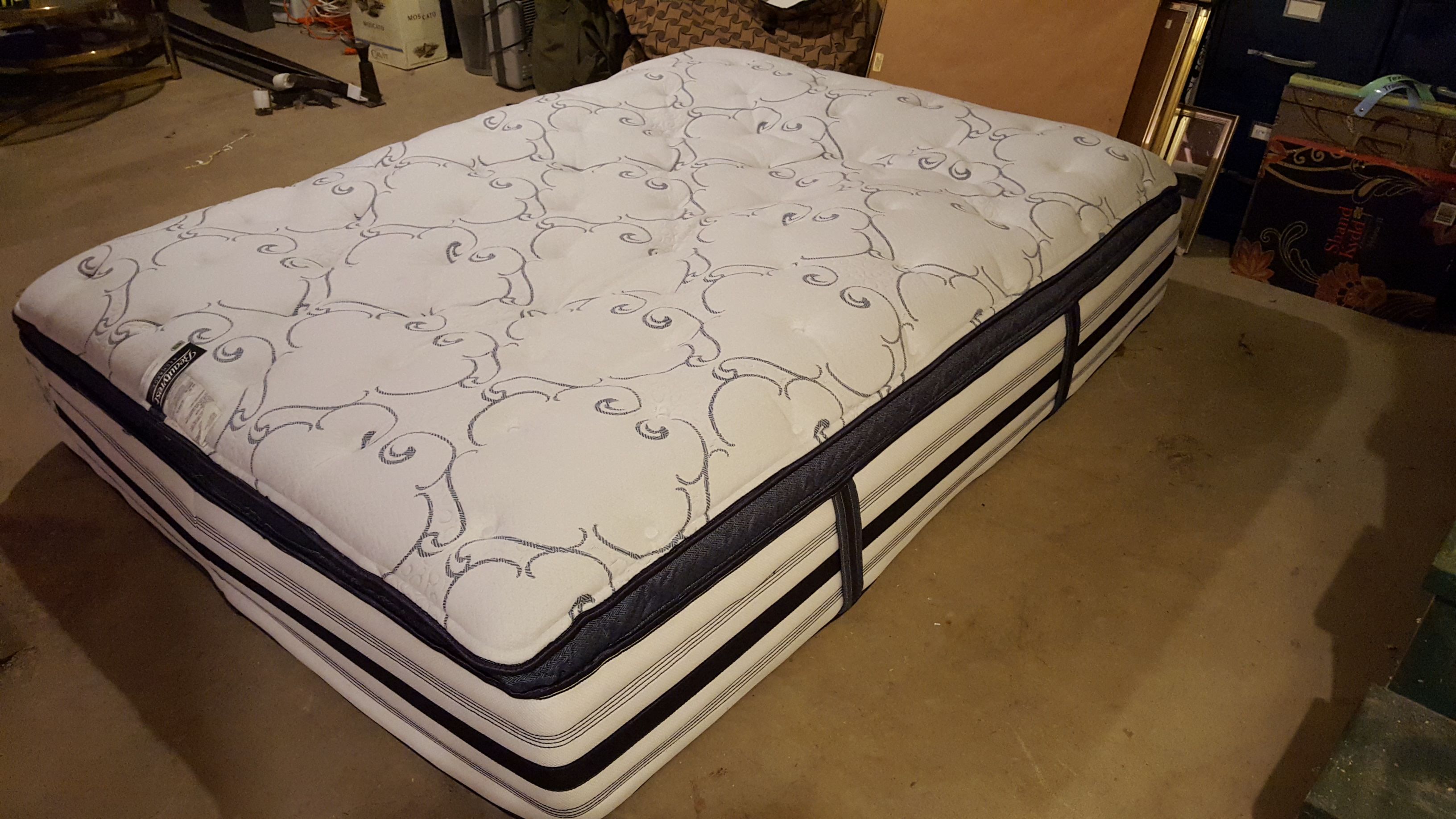Simmons Beautyrest Plush Pillowtop Queen Mattress Apartment