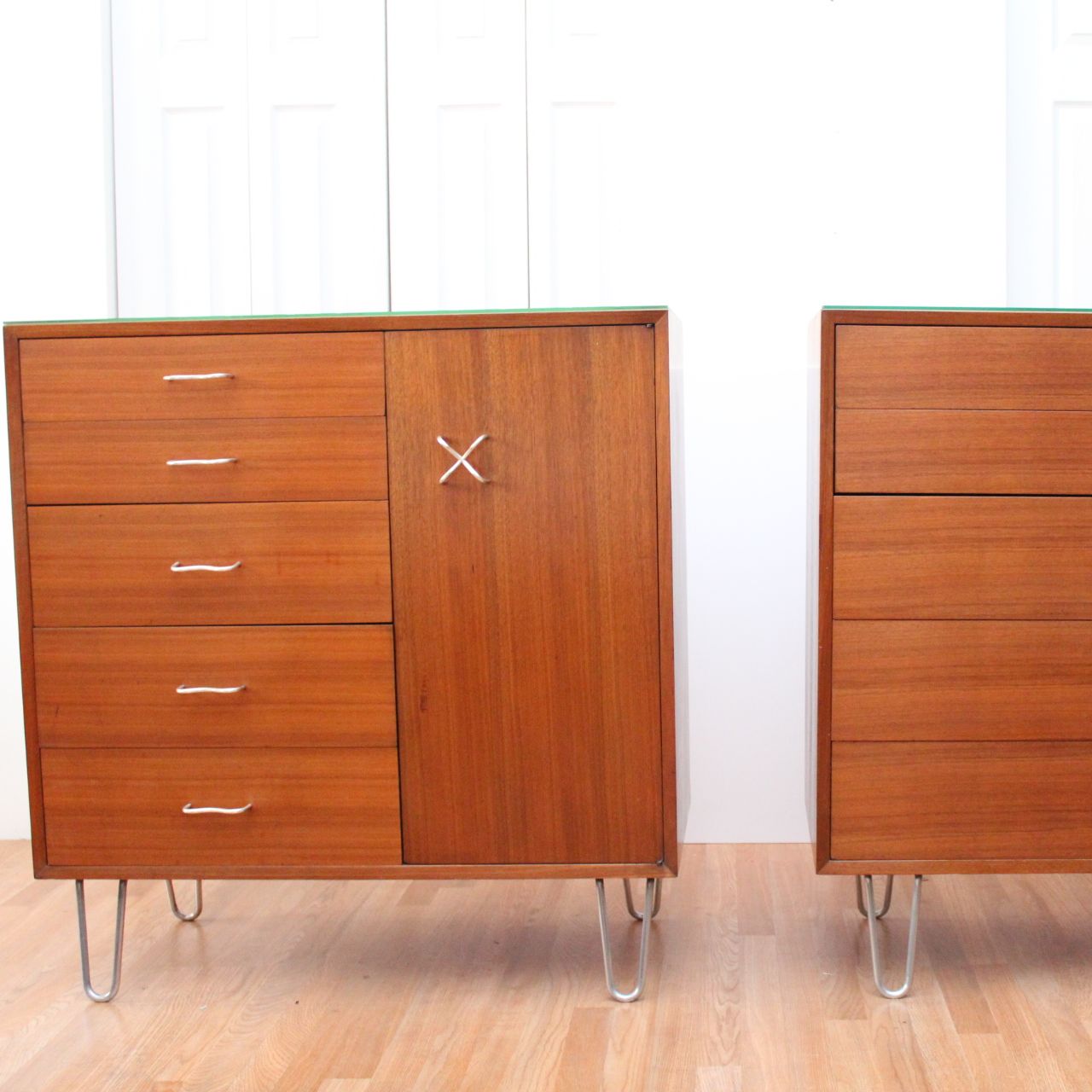 dresser hairpin legs