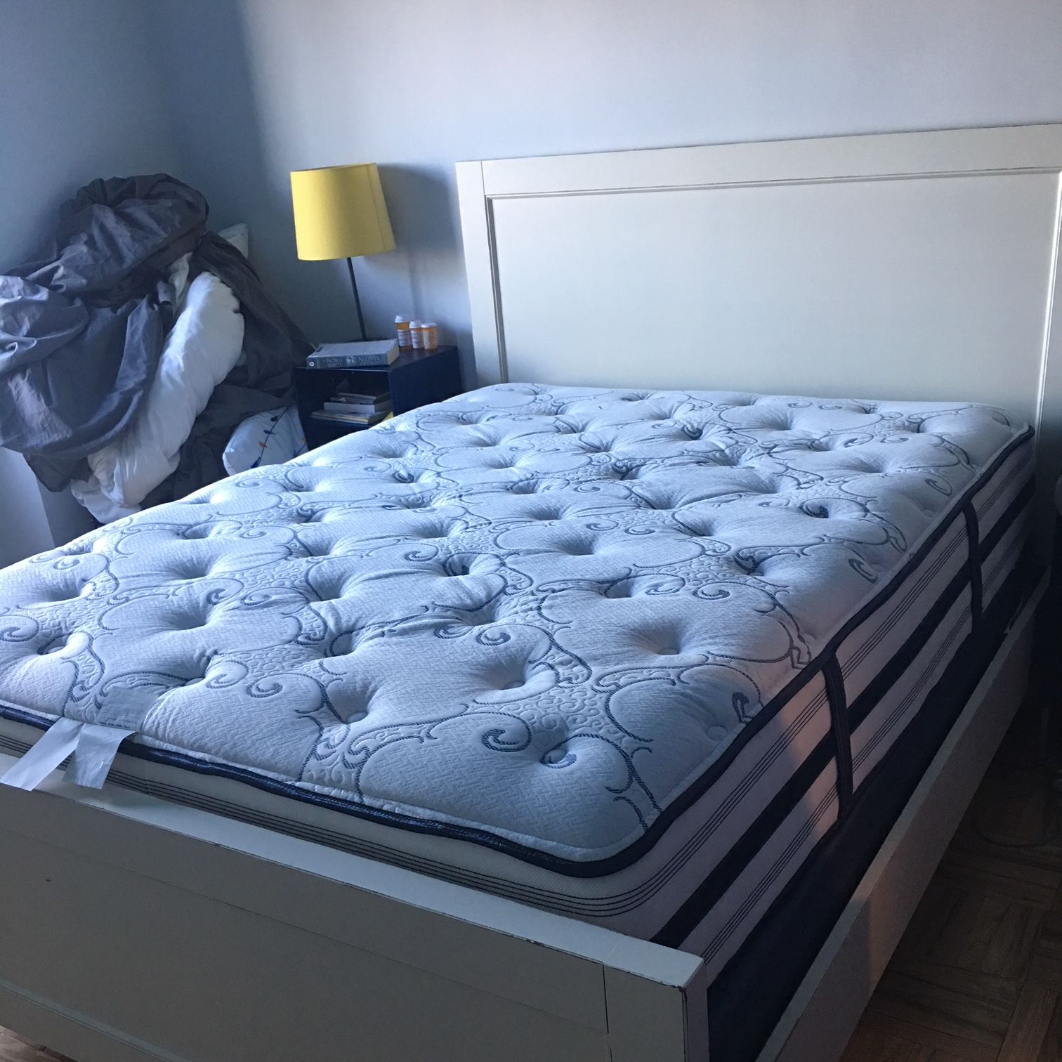 Queen Crate Barrel Bed Beautyrest Mattress Apartment