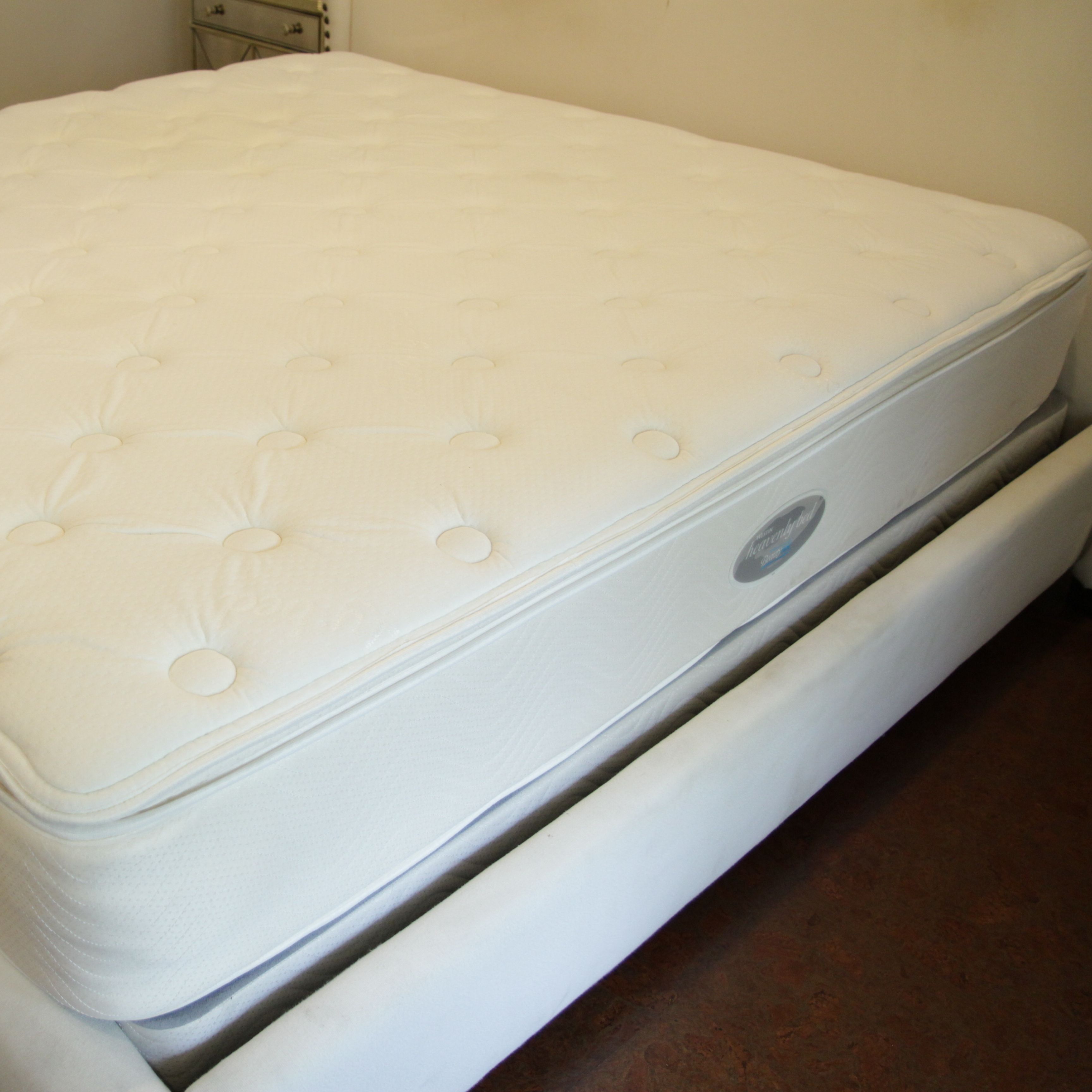 Westin Heavenly Bed King Mattress Box Spring Apartment