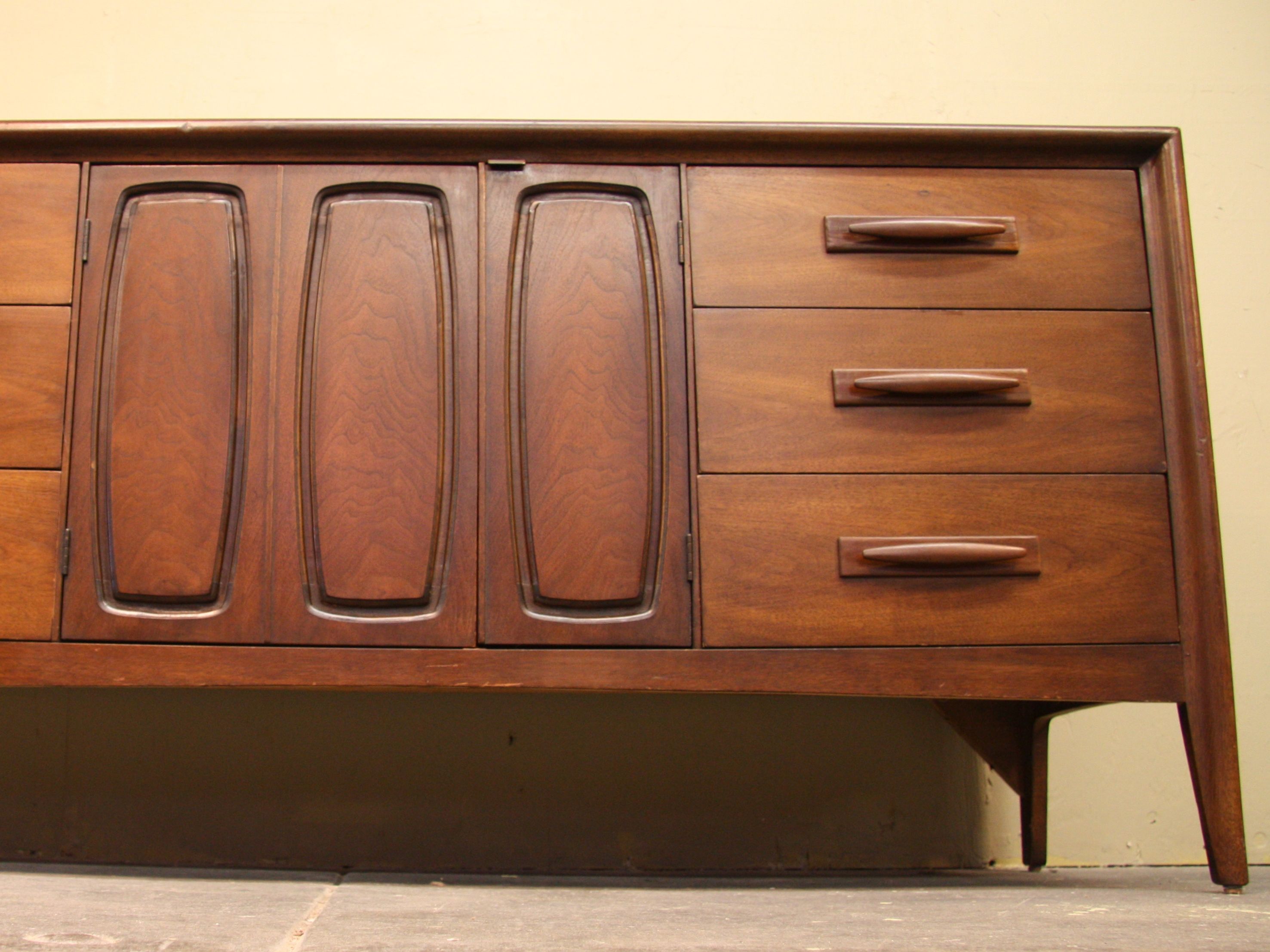 Mid Century Modern Broyhill Emphasis Dresser Apartment Therapy S