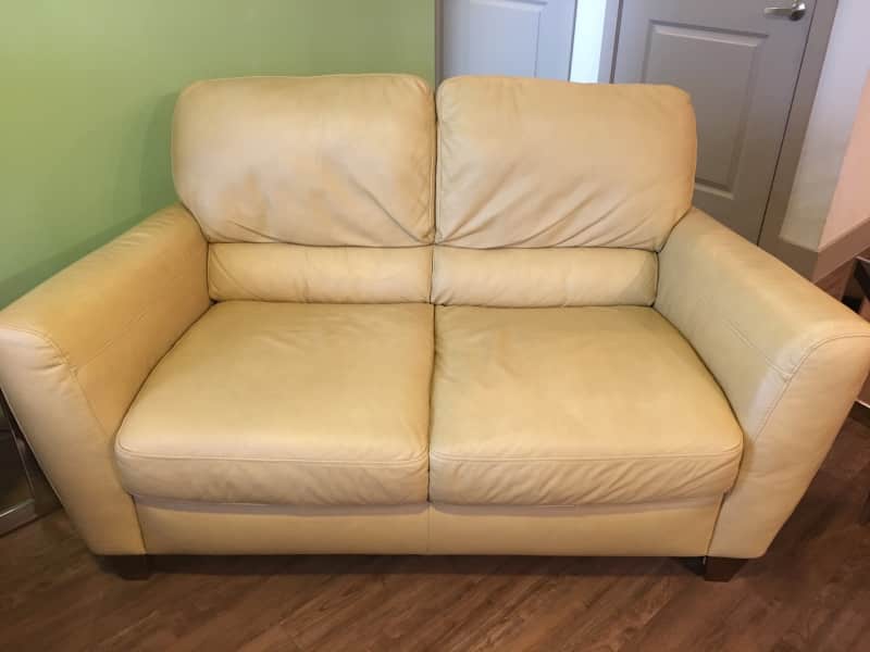 Almafi Leather Loveseat Excellent Condition Apartment