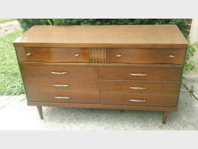 Mid Century Modern Walnut Low Dresser by Bassett ... (800 x 600 Pixel)