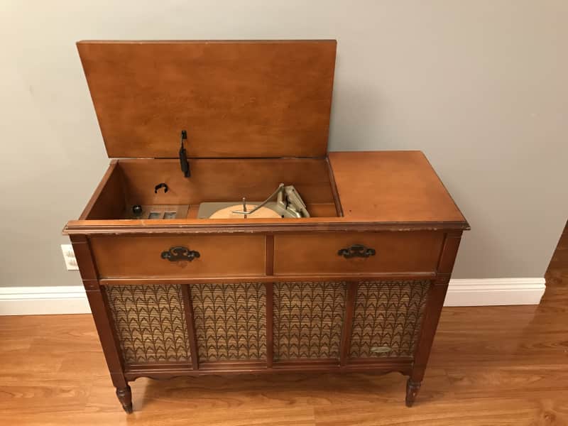 Vintage Philco Record Player Radio In A Console Ca Apartment