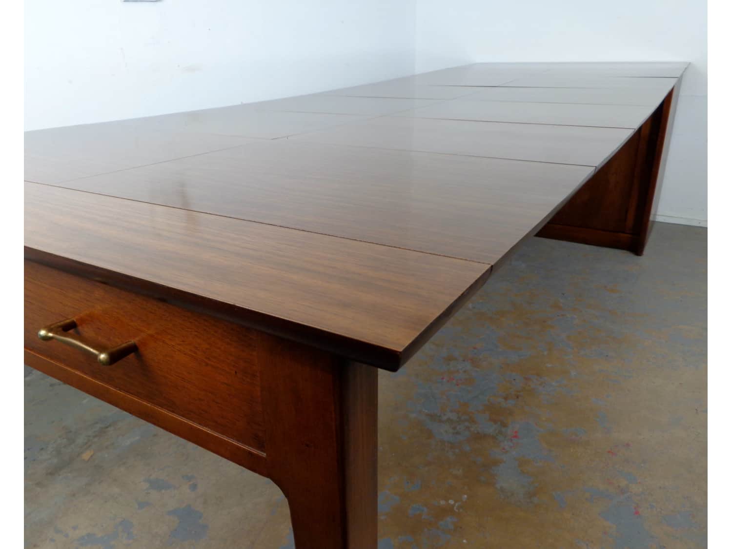 Mid Century Saginaw Expanding Dining Table Apartment Therapy S