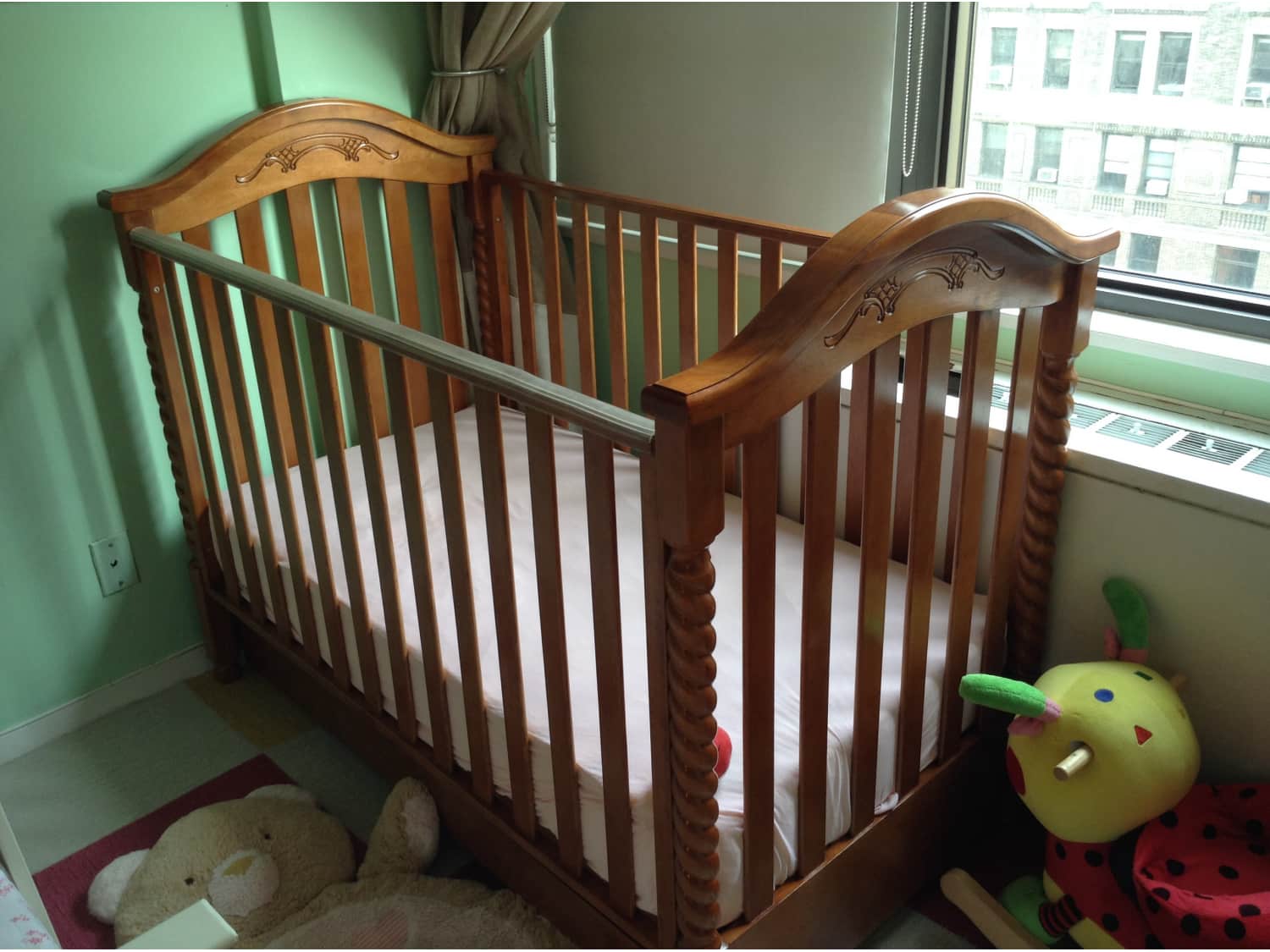 Mahogany Bellini Danny Crib W Matching Dresser Apartment
