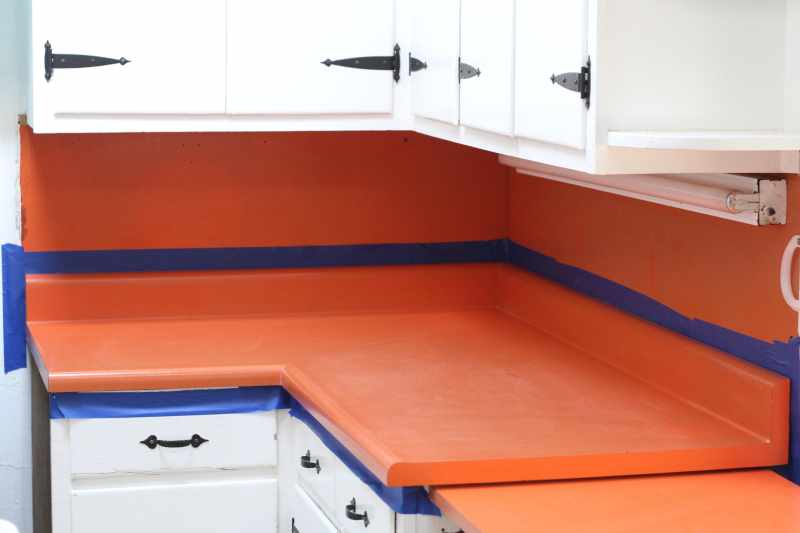 Tutorial: How to Paint Laminate Countertops with a Kit ...