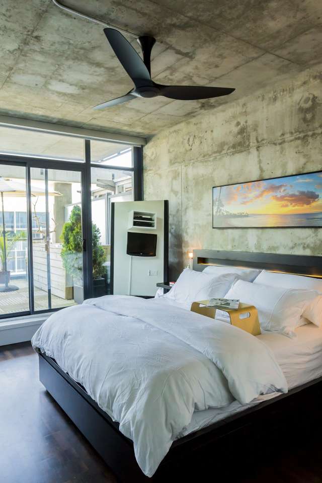 6 Ways to Make Your Bed Look & Feel Larger Than It Is Apartment Therapy