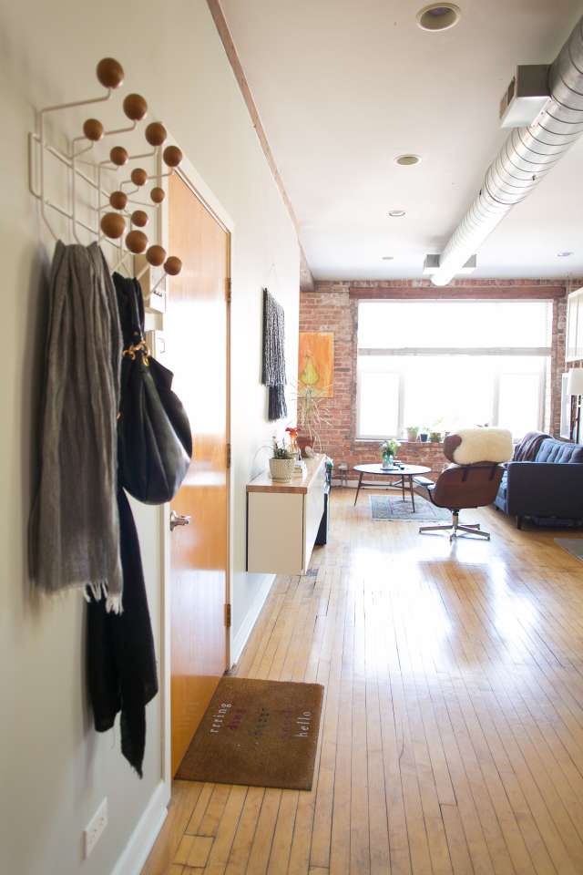 House Tour A Spacious Place In Chicago Apartment Therapy