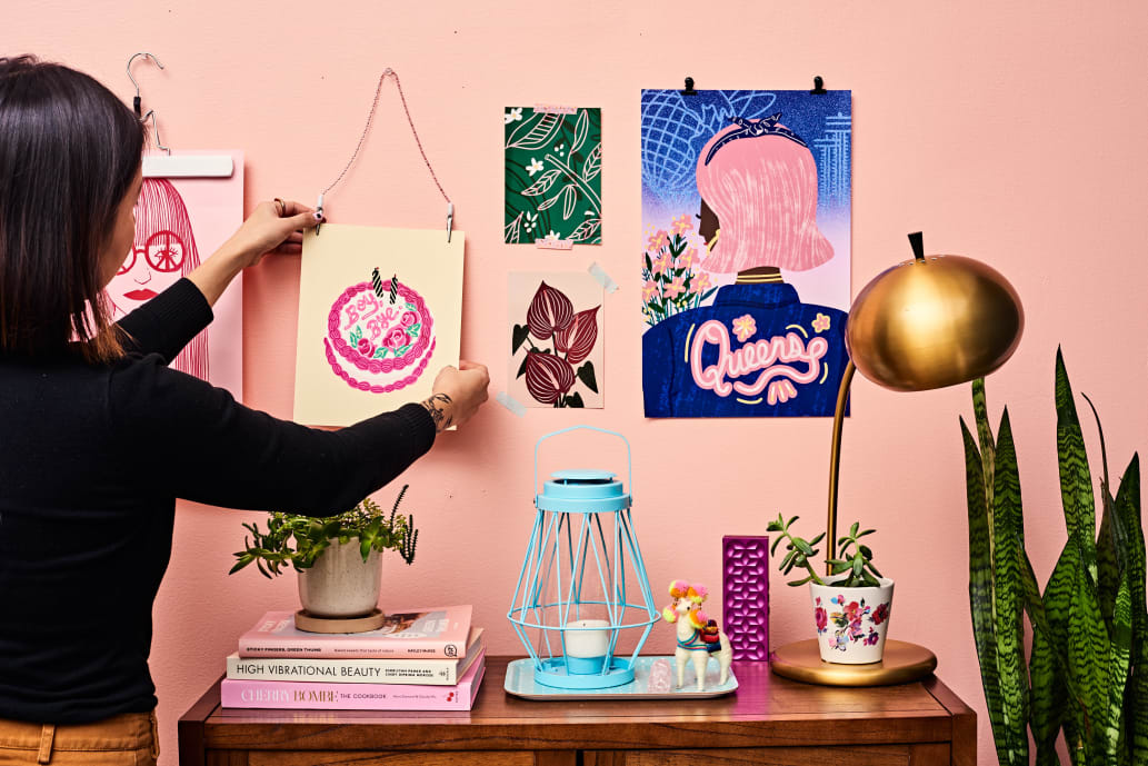 diy-ideas-to-hang-unframed-posters-apartment-therapy