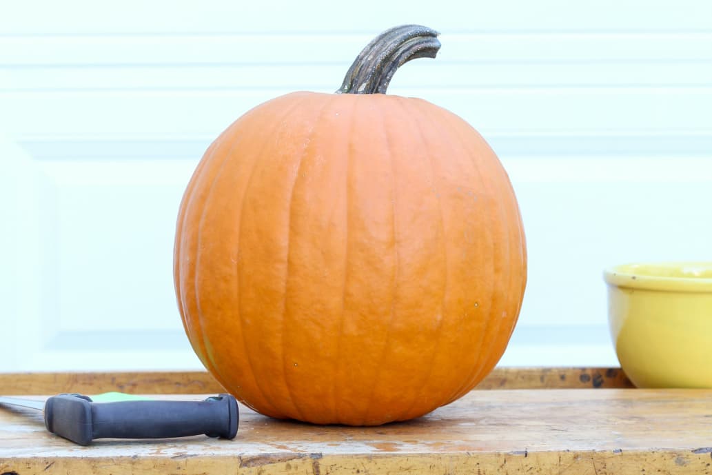 easy-fast-way-to-carve-a-halloween-pumpkin-apartment-therapy