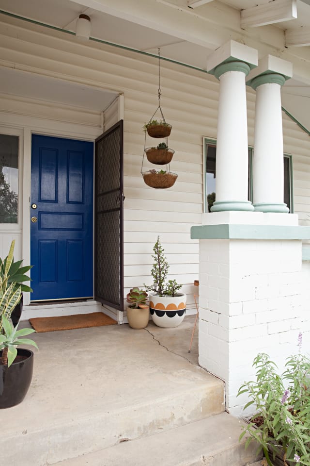 House Tour: A Creative Retro-Style House in Australia | Apartment Therapy