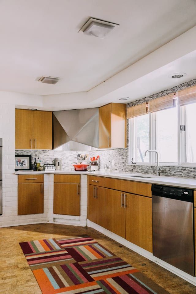 6 Modern Kitchens Rocking Natural Wood Cabinets ...