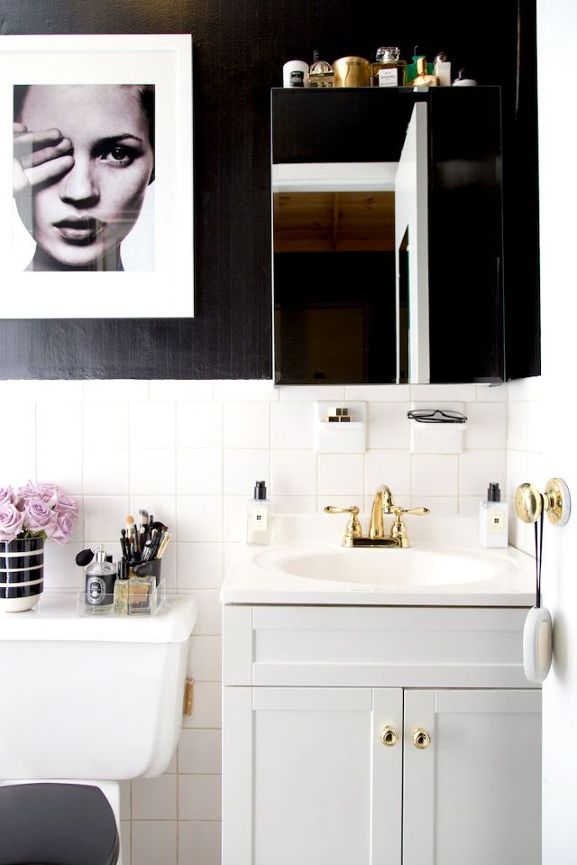 8 Stylish Solutions for Ugly  Rental Bathrooms  Apartment  