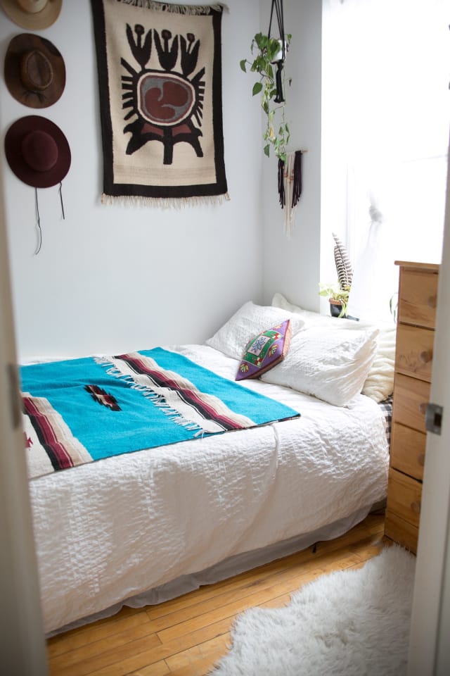 House Tour A Serene Shared Chicago Space Apartment Therapy