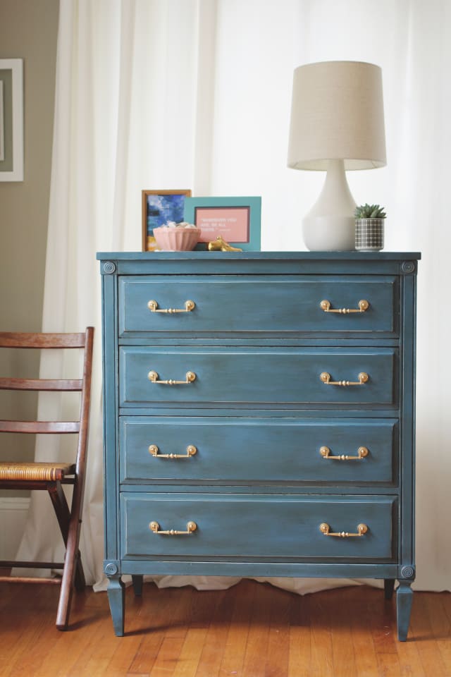 What Is Chalk Paint - Where To Buy, Brands, DIY Recipes | Apartment Therapy