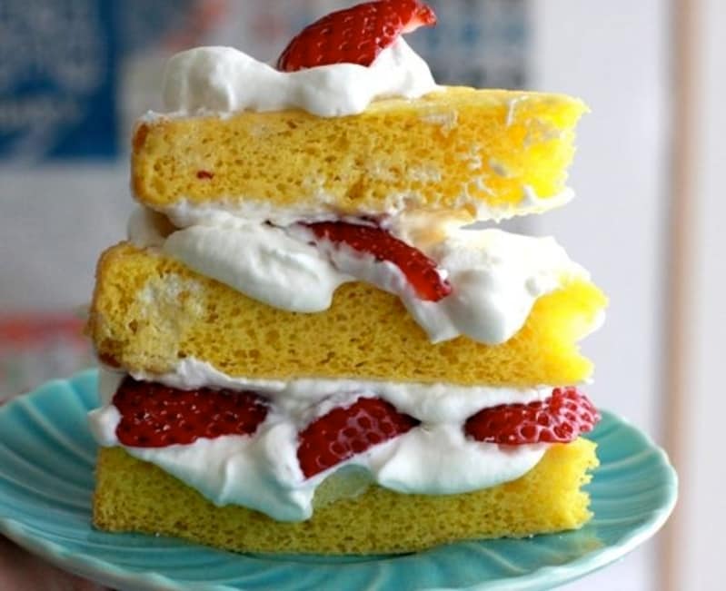 What's the Difference Between Bundt Pans, Sponge Cake Pans, and Chiffon