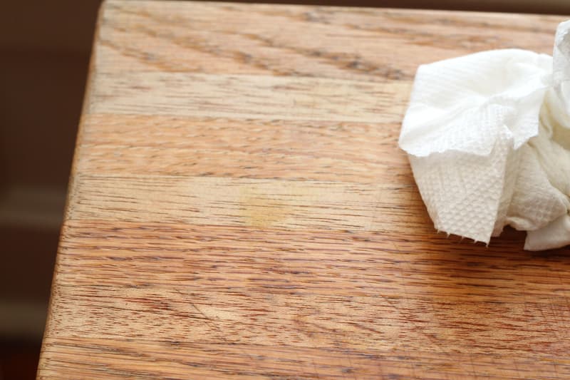 How To Clean, Deodorize and Condition Wood Cutting Boards Naturally