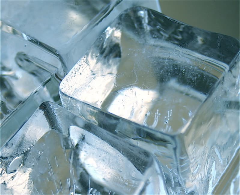 Why Does Water Freeze Into Cloudy Ice Cubes In My Freezer Kitchn 3227