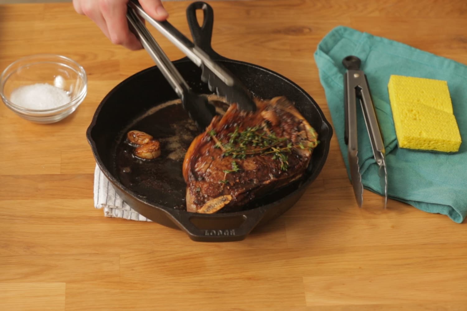 How to Clean a Cast-Iron Skillet, Cooking School