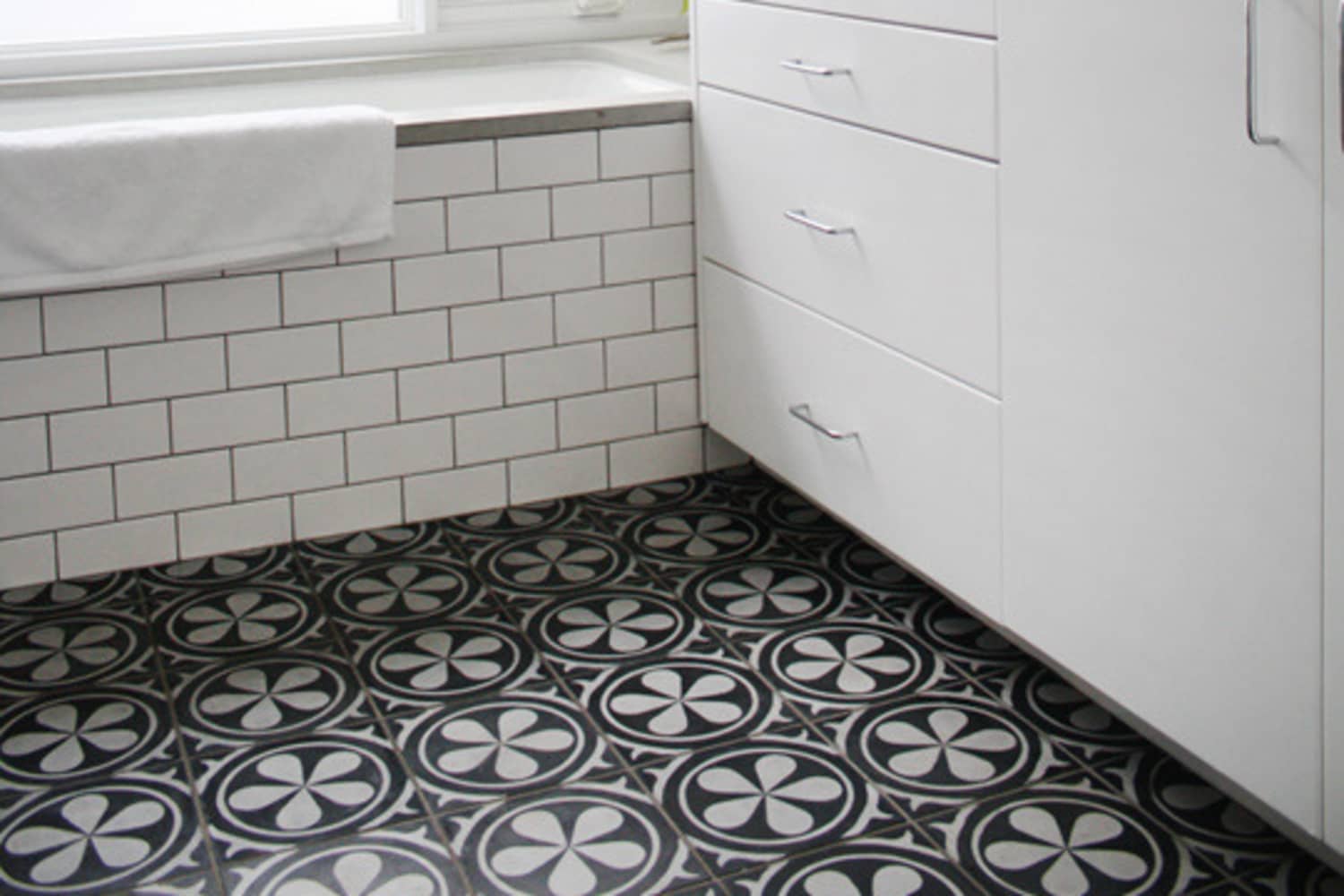 Dramatic Contrast: 20 Gorgeous Black & White Tile Patterns ...