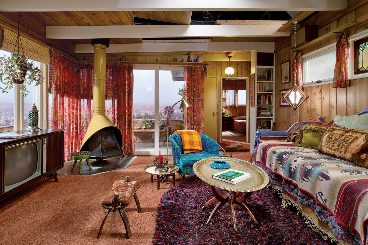 Decade-by-Decade: A Look at the Typical American Household by Decade |  Apartment Therapy, image size:1500x1000