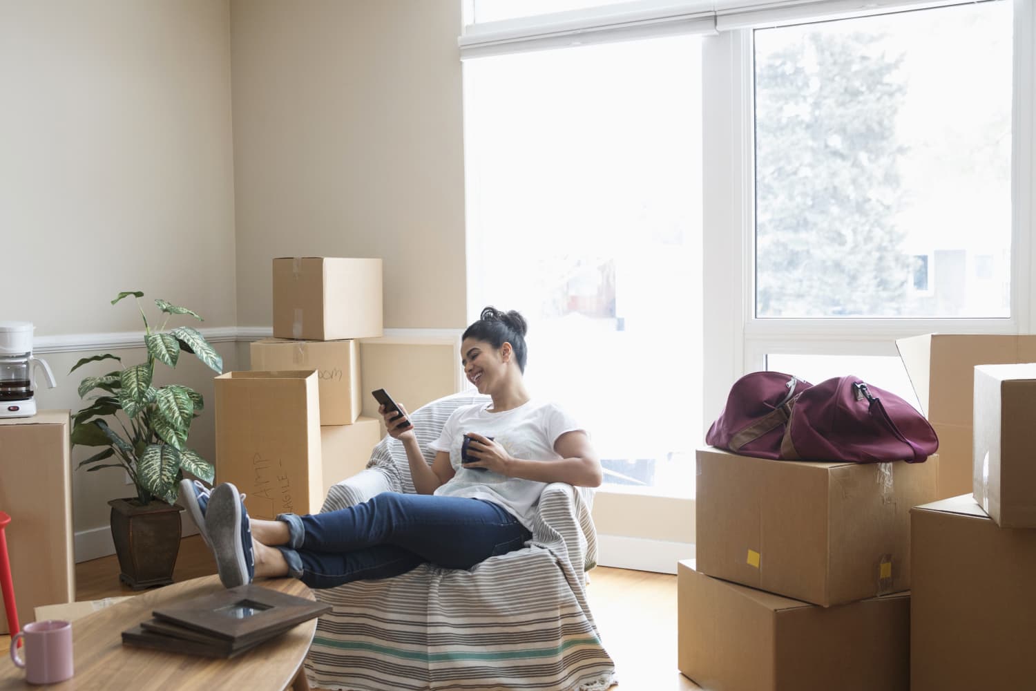 Take your room. Содействовать с мебелью. Decluttering. Decluttering your Home. Home Run.