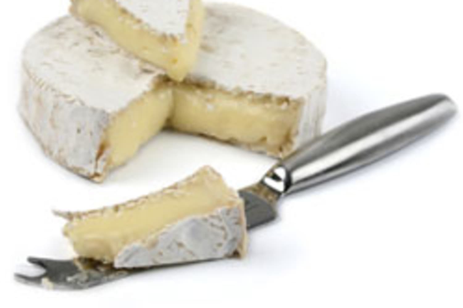 сыр мягкий камамбер. сыр camembert. сыр камамбер. сыр с белой плесенью камамбер. сыр камамбер.