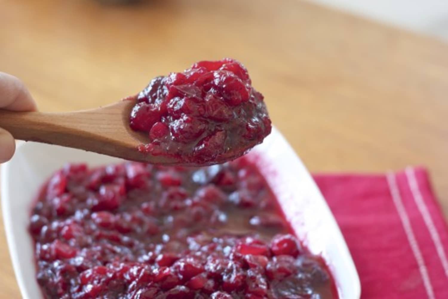 Клюквенный соус. Клюквенный соус. Клюквенный сбитень. Соус из клюквы на зиму. Соус сладкий клюквенный.