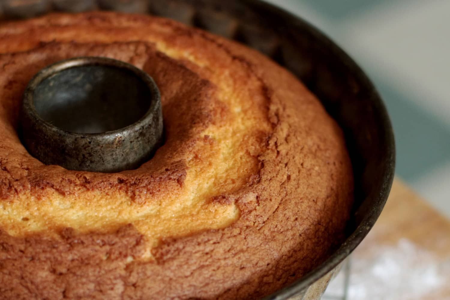 What to Use to Make a Ring Cake With No Bundt Pan