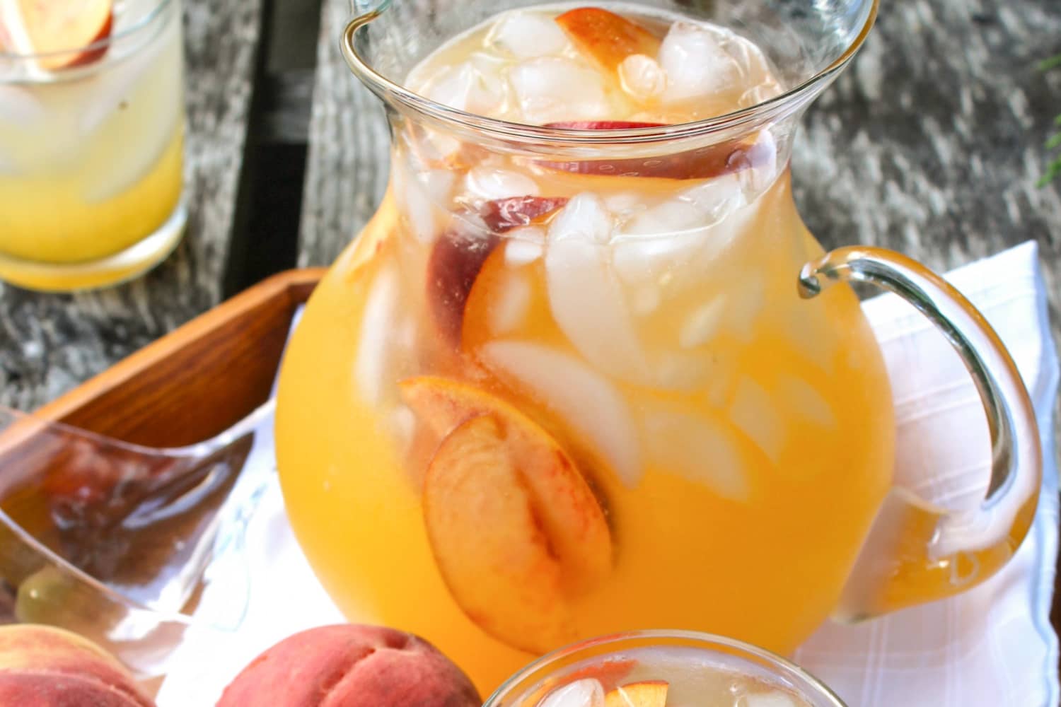 Keep This Sparkling Spiked Peach Lemonade in Your Fridge at All Times
