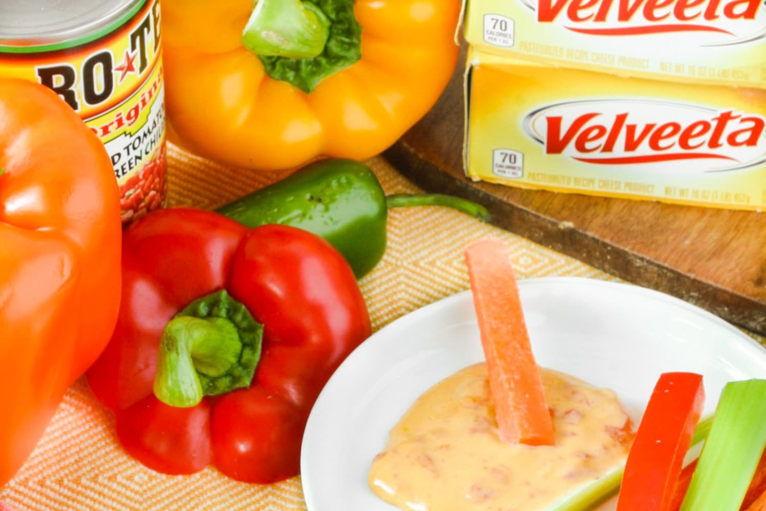 Recipe: RO*TEL and VELVEETA Famous Queso Dip