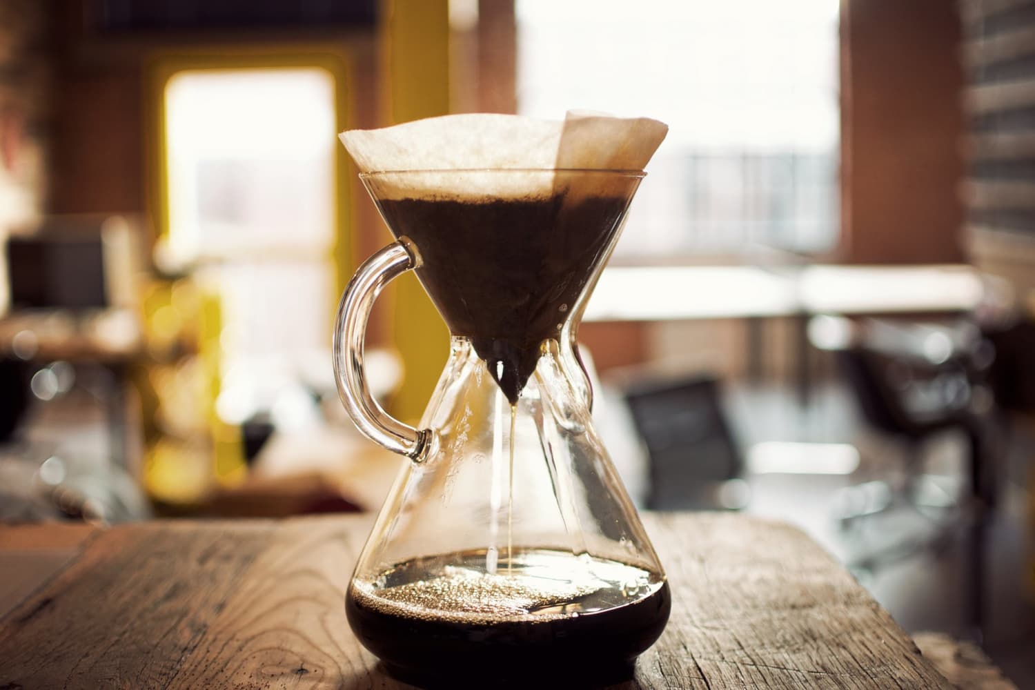 Девушка с кофе. Наслаждение кофе. Инфографика кофе. Health benefits of coffee. Дрип кофе кофе лайк.