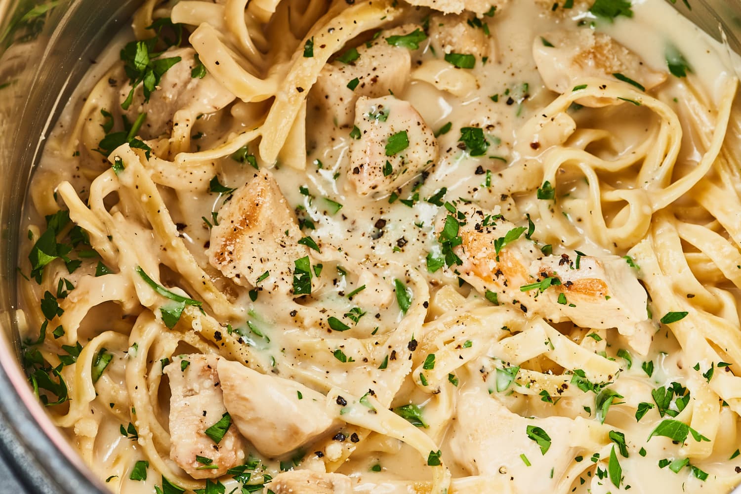 This Instant Pot Chicken Alfredo Tastes Just Like the Creamy Classic