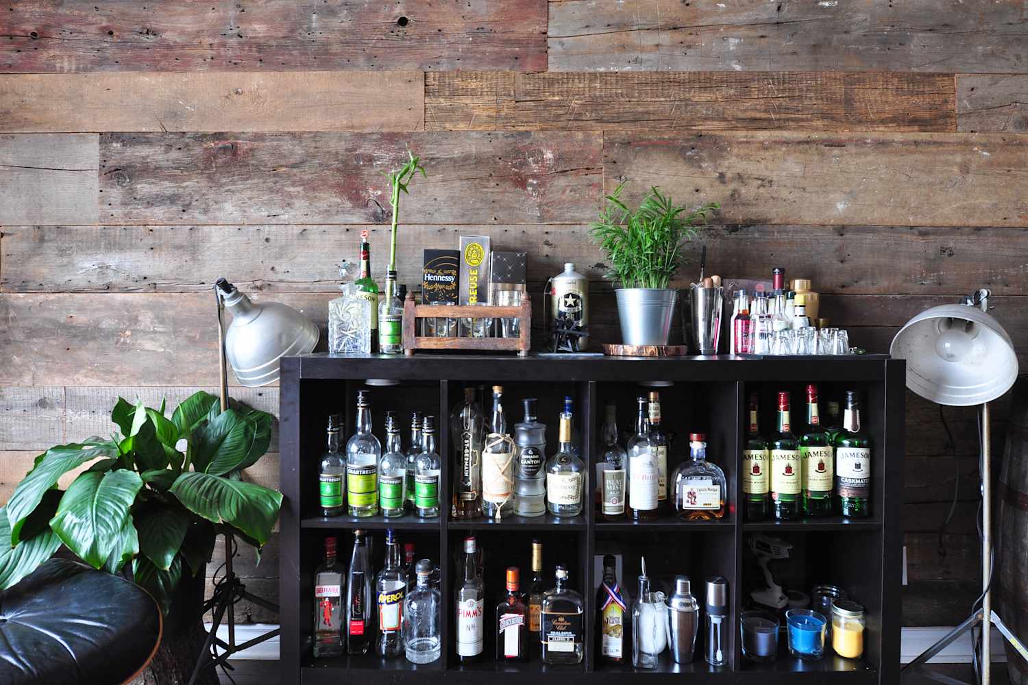 House Tour: A Rustic Minimal Bachelor Pad in Montreal ...