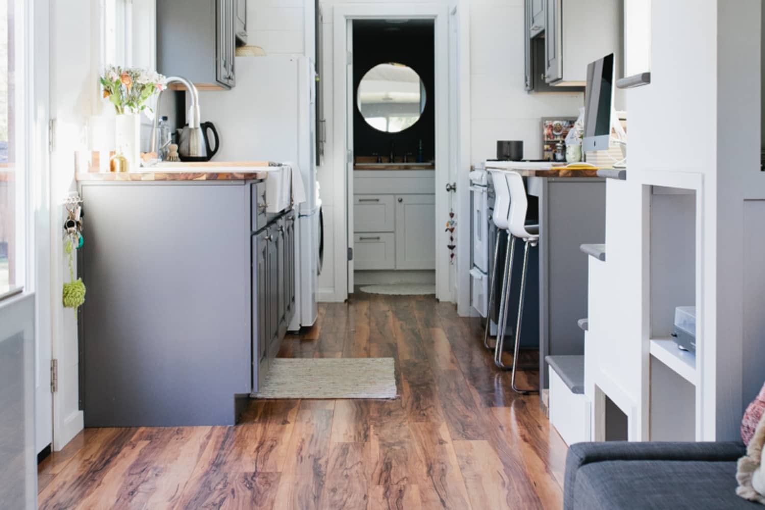 How to Arrange a 300-Square-Foot Tiny Home | Apartment Therapy