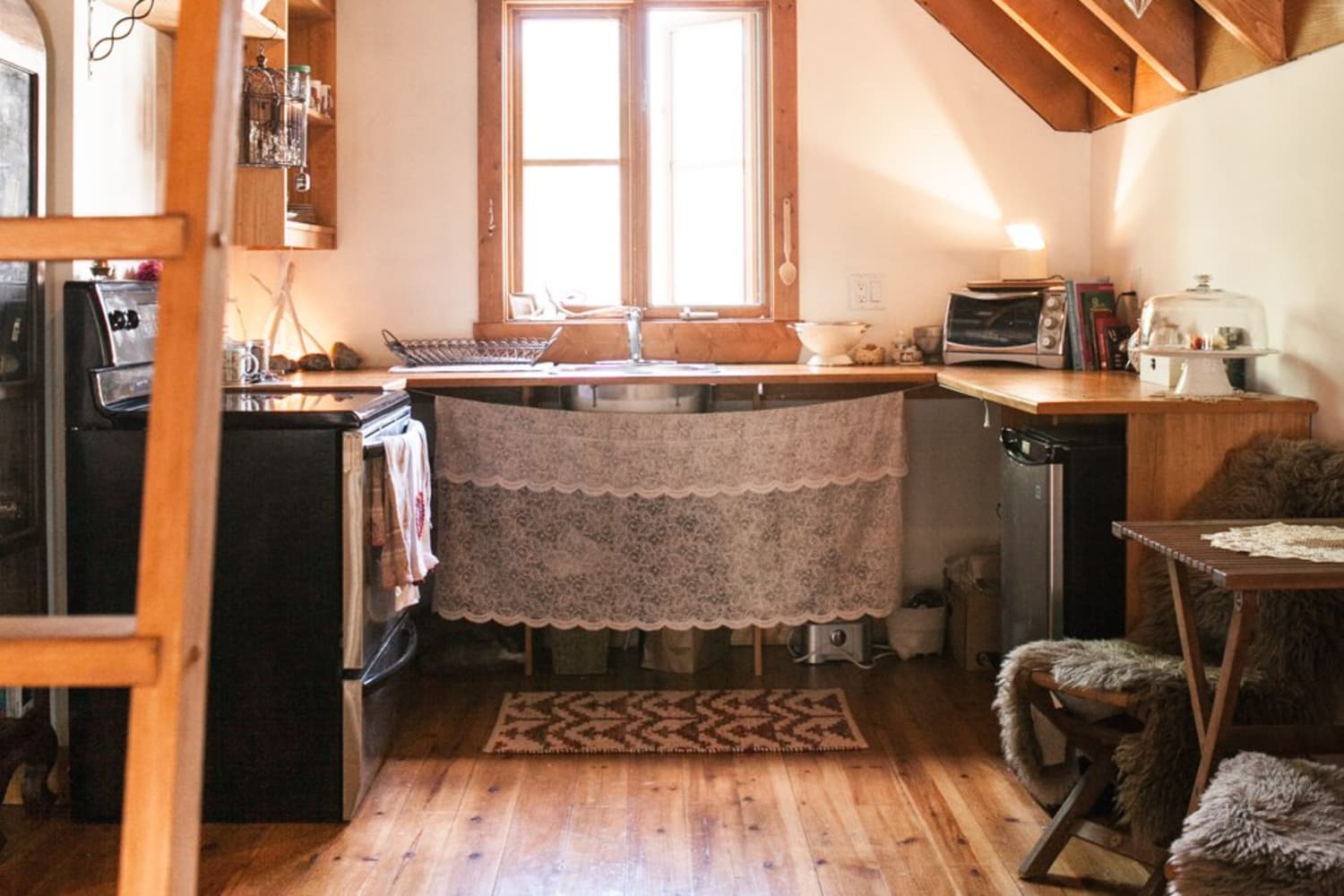 House Tour A Cozy Abode Above a Garage Apartment Therapy