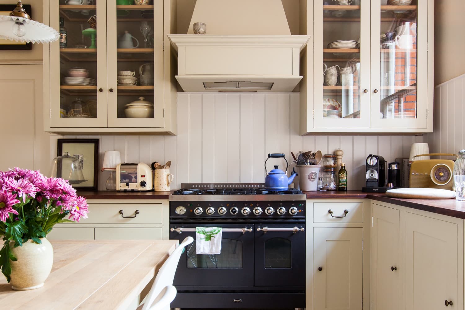 House Tour A Traditional English Victorian Apartment Apartment Therapy