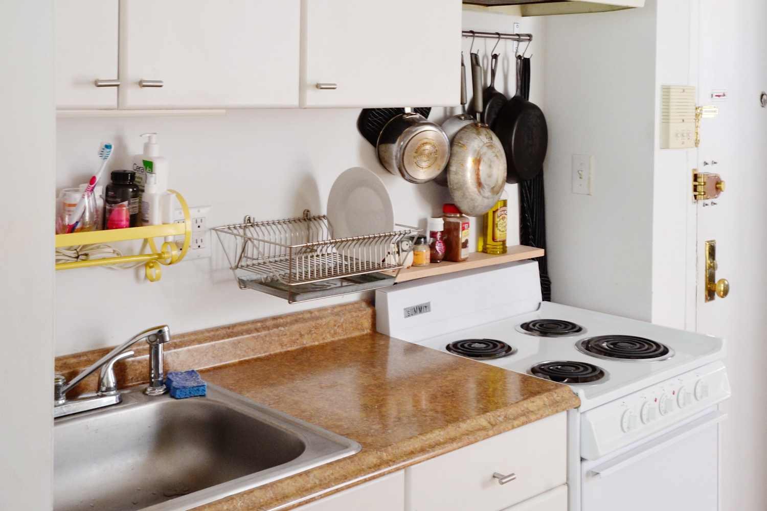 5 Ways to Instantly Modernize an Old & Dated Apartment | Apartment Therapy