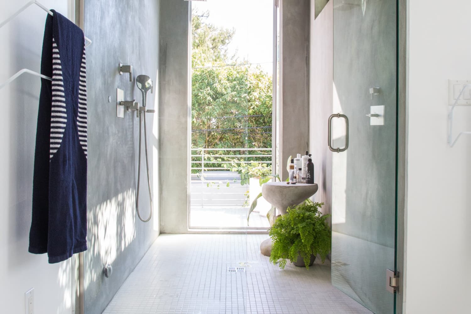 5 Different Ways to Keep Your Glass Shower Door Clean for Good