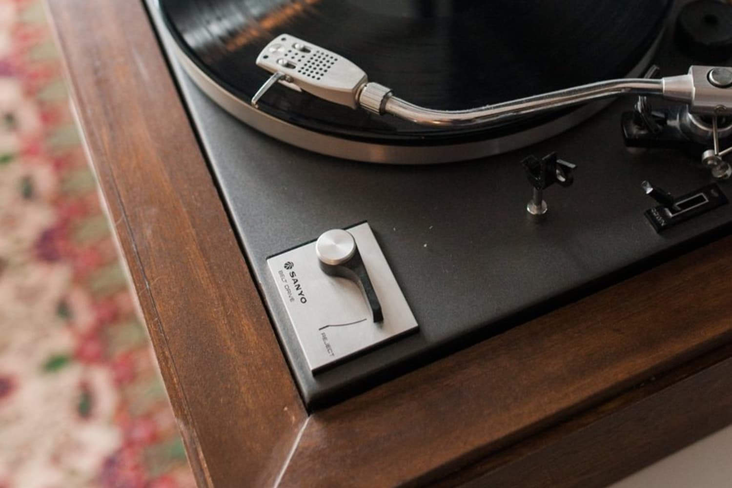 DIY Custom Record Player Resources Apartment Therapy